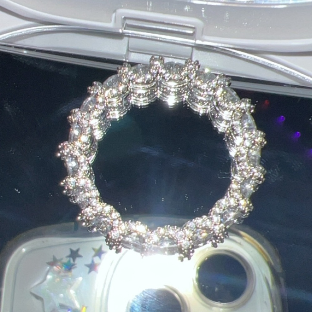 Halo diamond ring